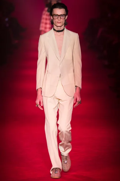 Look 50